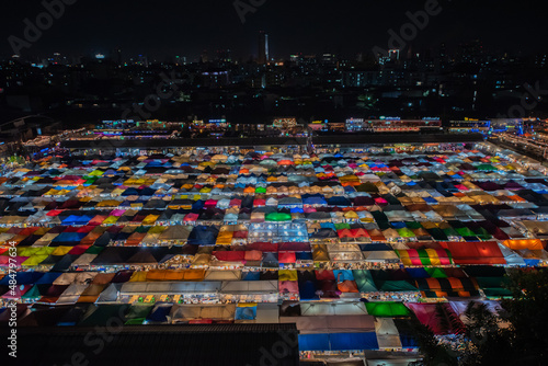 バンコク　ラチャダー鉄道市場