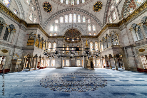 Canvas Print Interior of the Nuruosmaniye Mosque, Istanbul, Turkey
