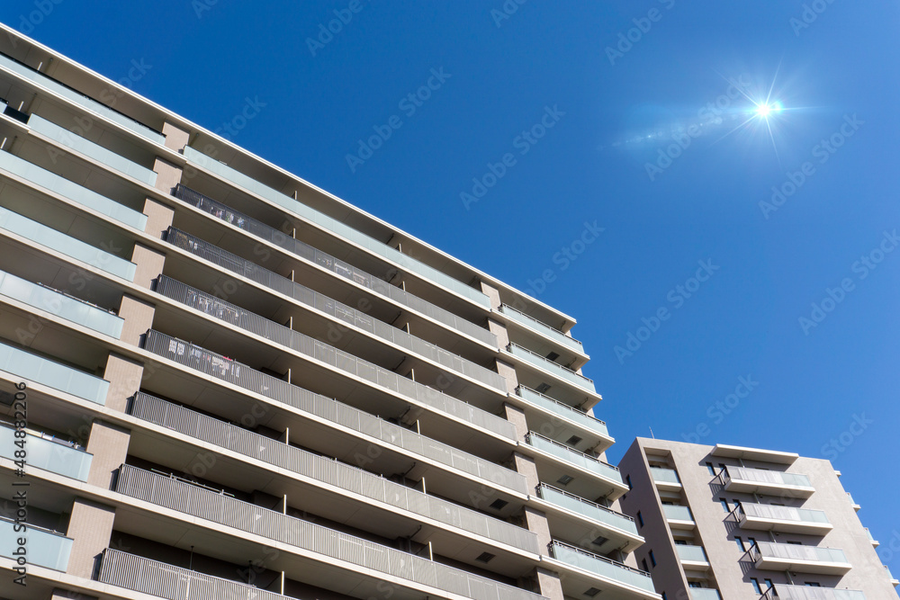 Exterior of high-rise condominium and refreshing blue sky scenery_sky_39