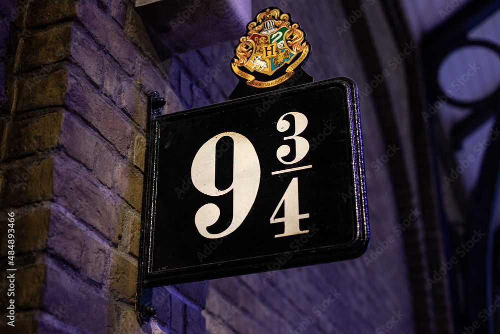 Fototapeta premium Platform 9 and Three-Quarters at the Making of Harry Potter Studio Tour, UK