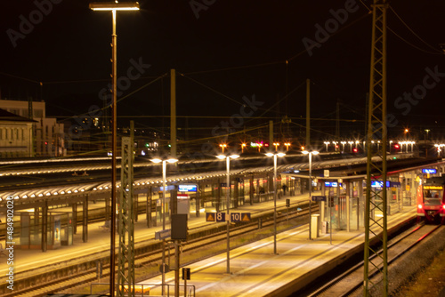 Nachtbetrieb am Kaiserslauterer Hauptbahnhof photo