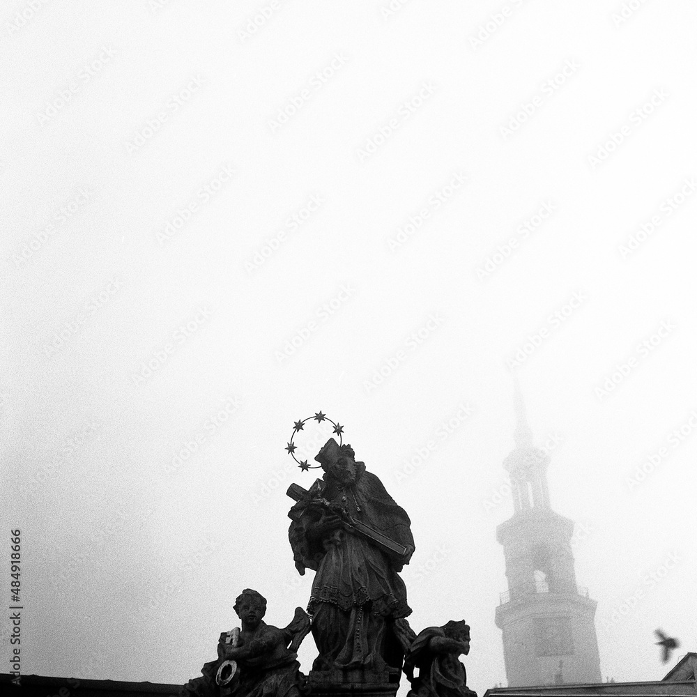 Fototapeta premium monument near the tower
