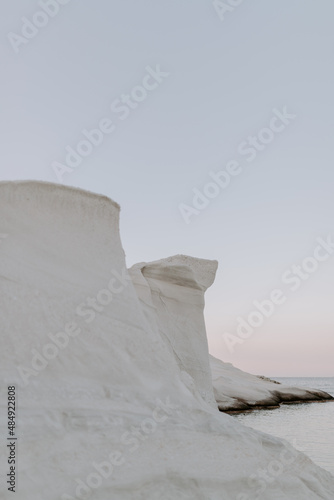 Obraz na plátně The sandstone white rocks cliffs moonscape of Sarakiniki volcanic beach in Milos