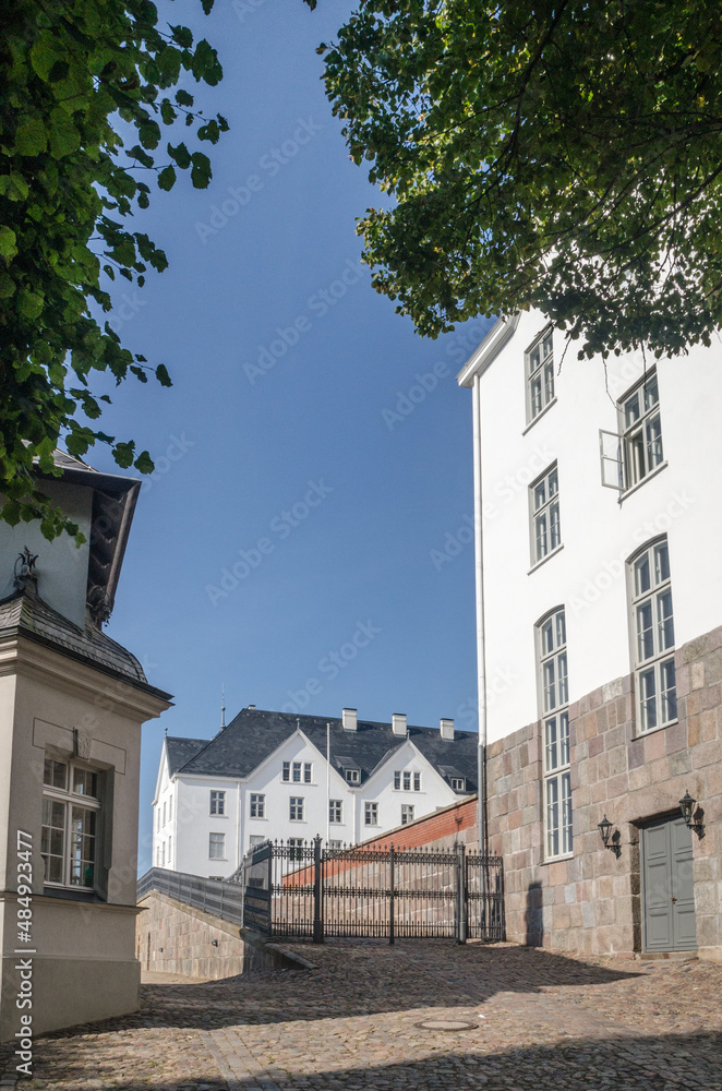 Plöner Schloss und Parkanlage mit Plöner Altstadt und Plöner See . Plöner Schloss und Parkanlage mit Plöner Altstadt und Plöner See .