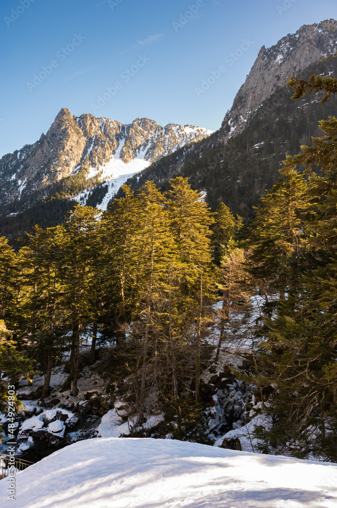 Vue verticale des Pyrénées