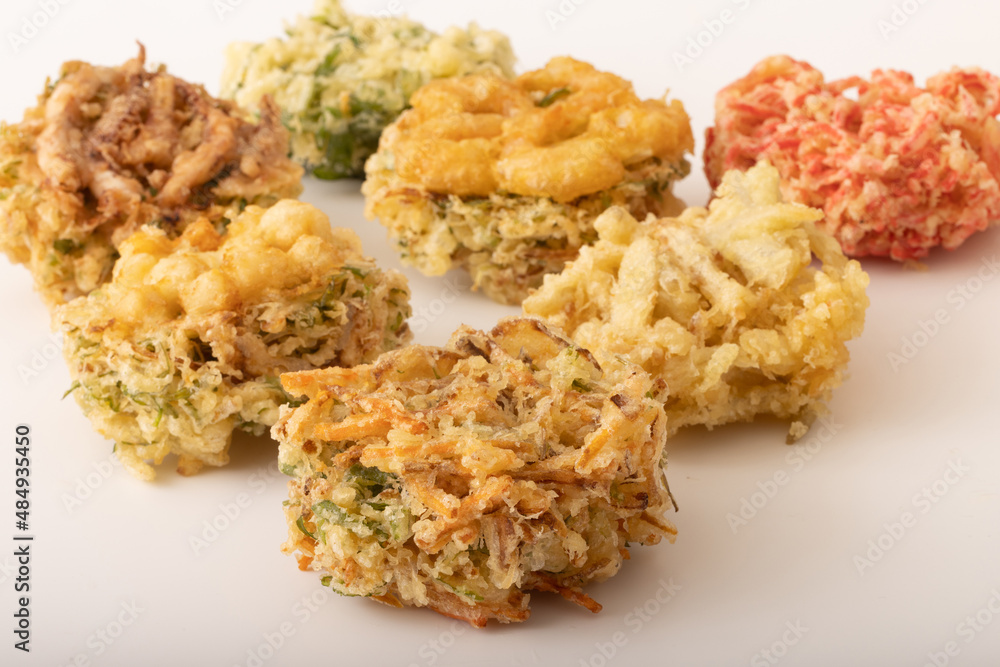 かき揚げ:野菜 海老 烏賊 小柱 春菊 紅生姜 ごぼう かき揚げ:野菜 海老 烏賊 小柱 春菊 紅生姜 ごぼう