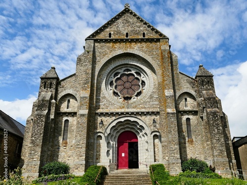 Façade de l’église Saint-Aubin de Saint-Aubin-du-Cormier