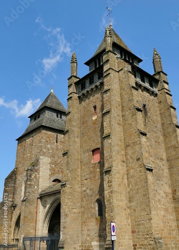 La façade de la cathédrale Saint-Étienne de Saint-Brieuc