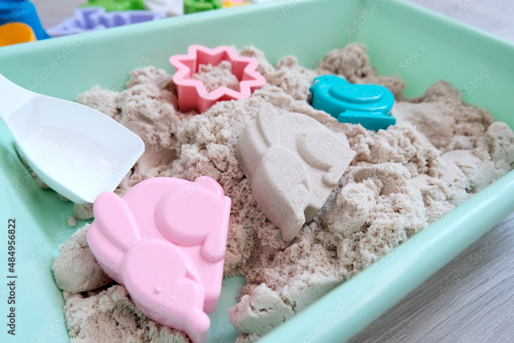 Light kinetic sand and multi-colored figures, sand for modeling and construction. Educational game material for the early growth of the baby. Hand motor skills, development of speech concept. Light kinetic sand and multi-colored figures, sand for modeling and construction. Educational game material for the early growth of the baby. Hand motor skills, development of speech concept.