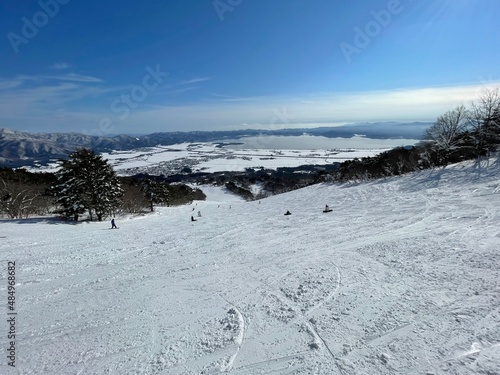 福島県の猪苗代スキー場からのs猪苗代湖の眺め