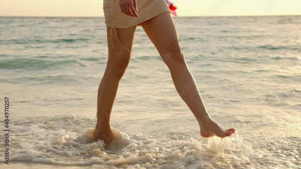 Asian girl having fun on the beach while on vacation. concept of freedom, travel, adventure.
Asian girl having fun on the beach while on vacation. concept of freedom, travel, adventure.