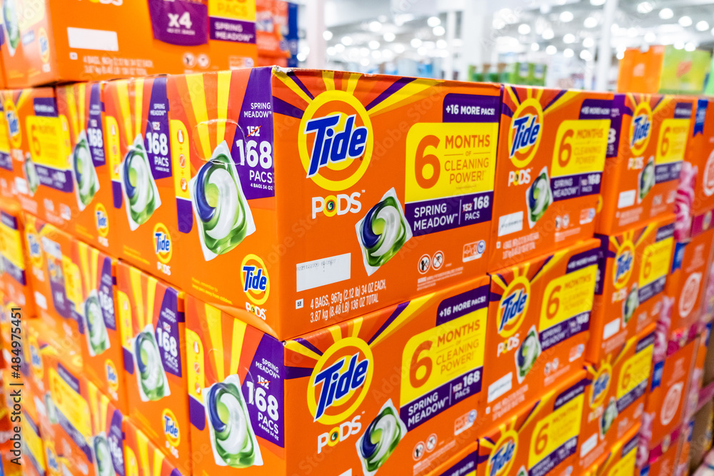 Los Angeles, CA, USA February 3rd, 2022 Tide brand laundry detergent pods  for sale at a supermarket aisle Stock-Foto | Adobe Stock