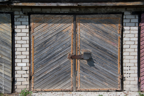 Fototapeta Naklejka Na Ścianę i Meble -  Old wooden garage door in a brick building.
