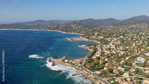 survol de la côte d'Azur dans le Var entre Sainte-Maxime et Fréjus