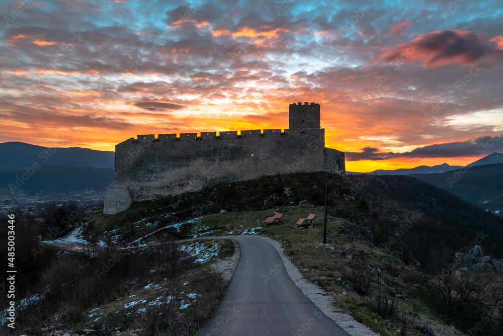 Fototapeta premium sunrise over the castle