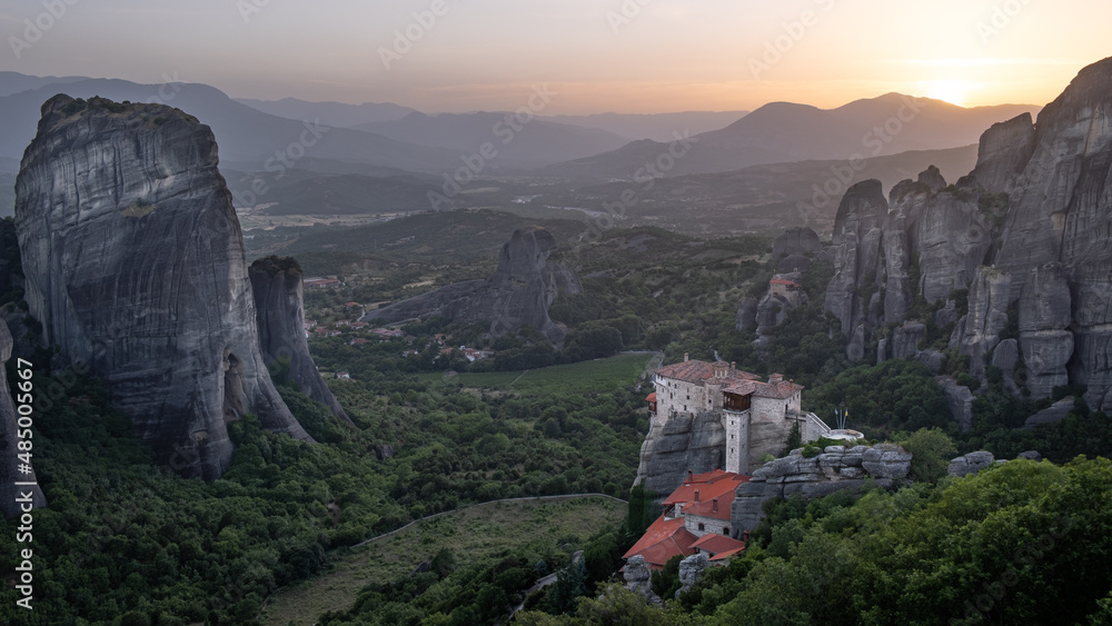 Obraz premium sunset at Meteora, Greece