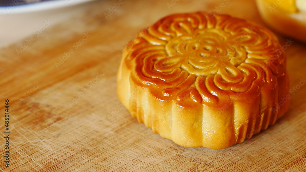 chinese pastry on a wooden board - no person, nobody - sweet - dessert - almonds round yellow brown pattern