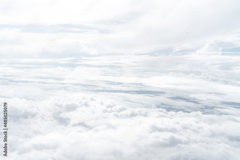 Fototapeta premium Blue sky and white clouds on a sunny day