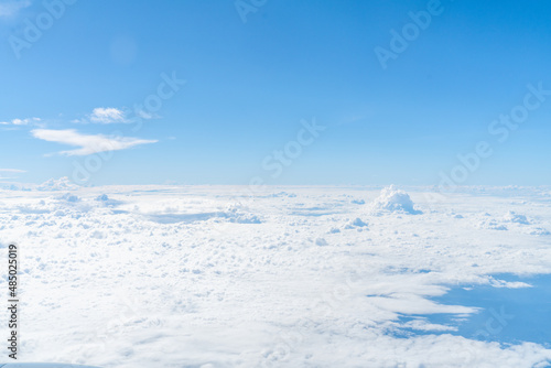 Blue sky and white clouds on a sunny day © Kai Zhao