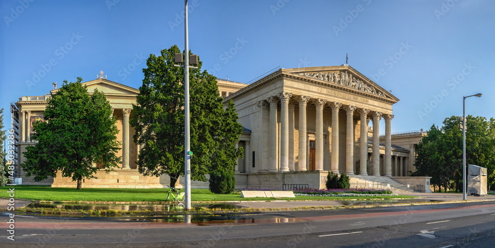 Naklejka premium Hungarian art museum in Budapest, Hungary