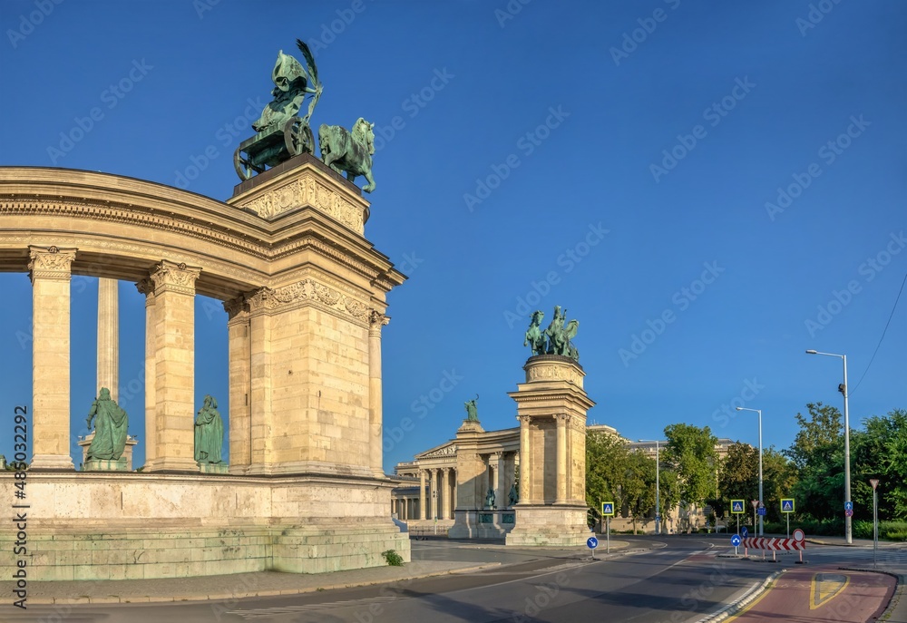 Fototapeta premium Monument to the Millennium of Hungary in Budapest