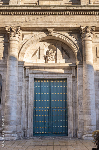 Puerta principal iglesia de nuestra se  ora de las angustias de estilo renacentista en Valladolid  Espa  a