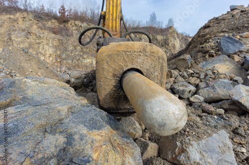 hydraulic rock breaker - hydraulic hammer for excavator photo