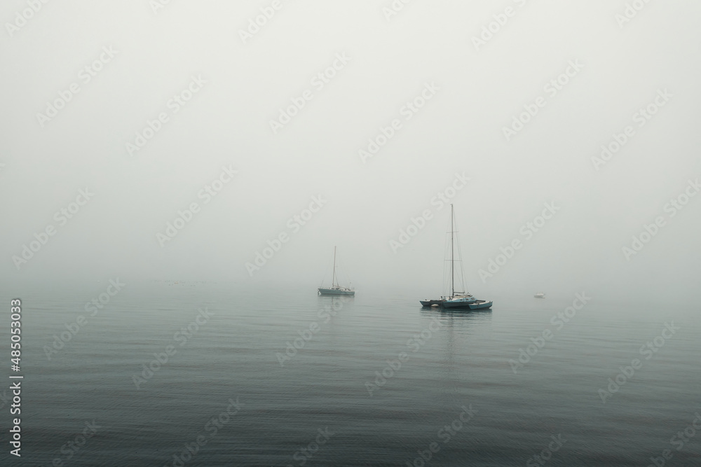 Bateaux dans la brume Bateaux dans la brume