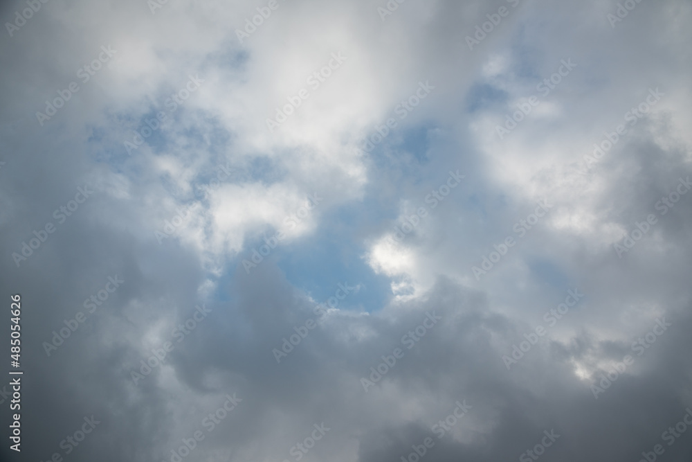 青空を覆う雲 青空を覆う雲