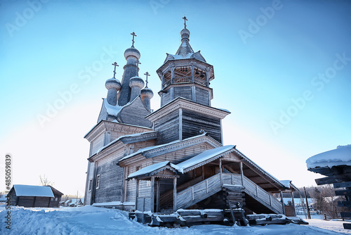 Fototapeta Naklejka Na Ścianę i Meble -  wooden church in the Russian north landscape in winter, architecture historical religion Christianity