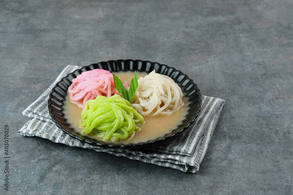Kue Putu Mayang is traditional Indonesian snack made from rice flour strands curled up into a ball, served with coconut milk and palm sugar. Selected focus.
Kue Putu Mayang is traditional Indonesian snack made from rice flour strands curled up into a ball, served with coconut milk and palm sugar. Selected focus.