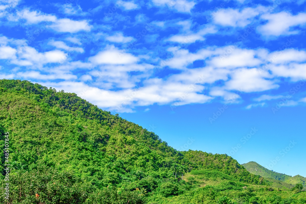 Obraz premium The Natural Beauty of Hanabanilla Lake or Dam, Villa Clara, Cuba