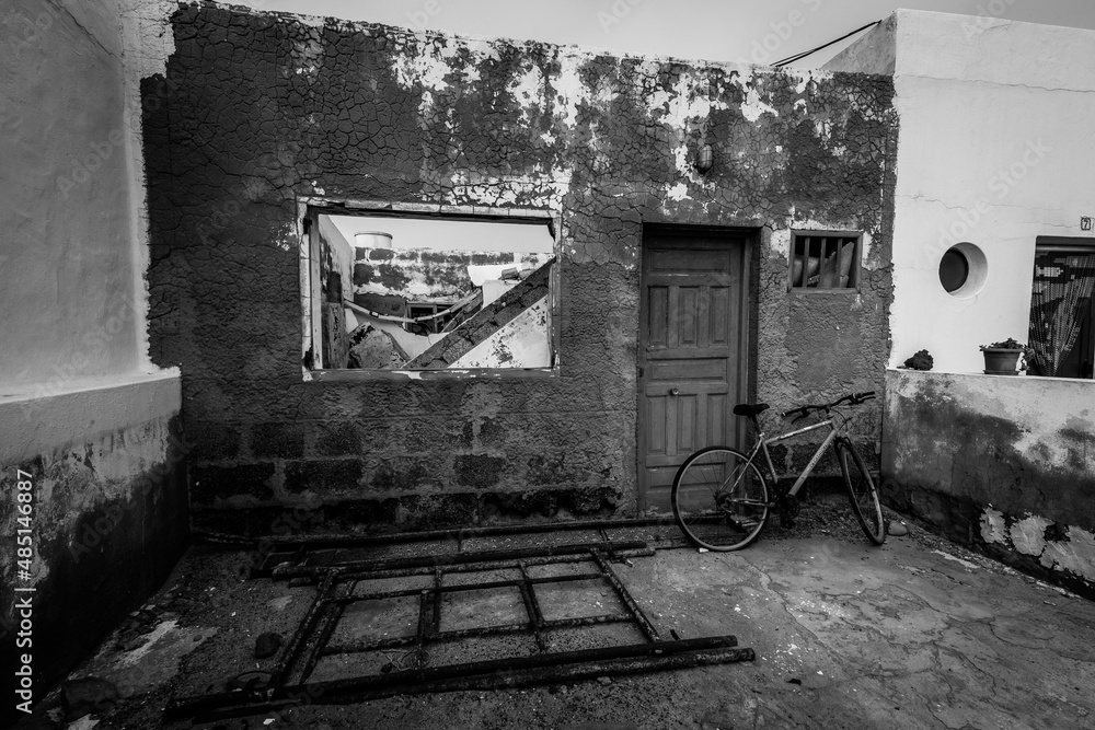 old abandoned house old abandoned house