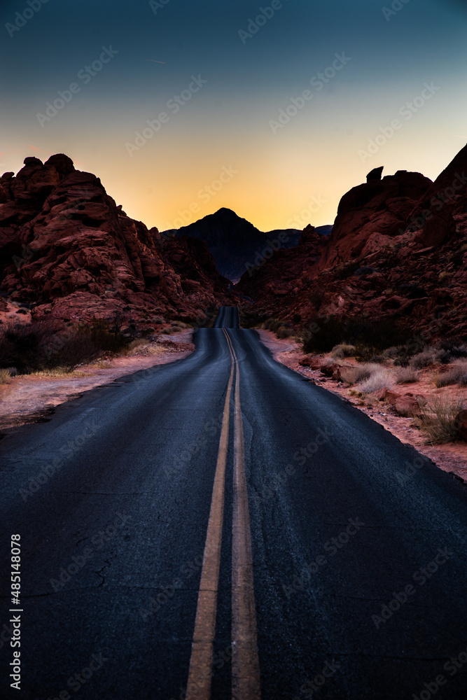 Fototapeta premium sunset on the road