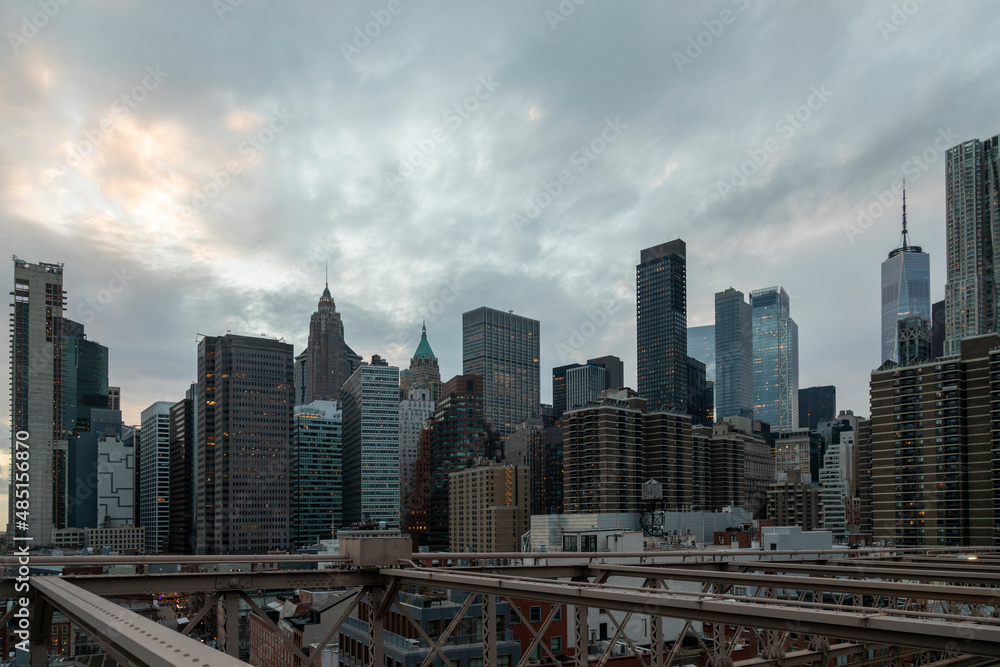 Obraz premium skyline seen from the Brooklyn bridge, New York city