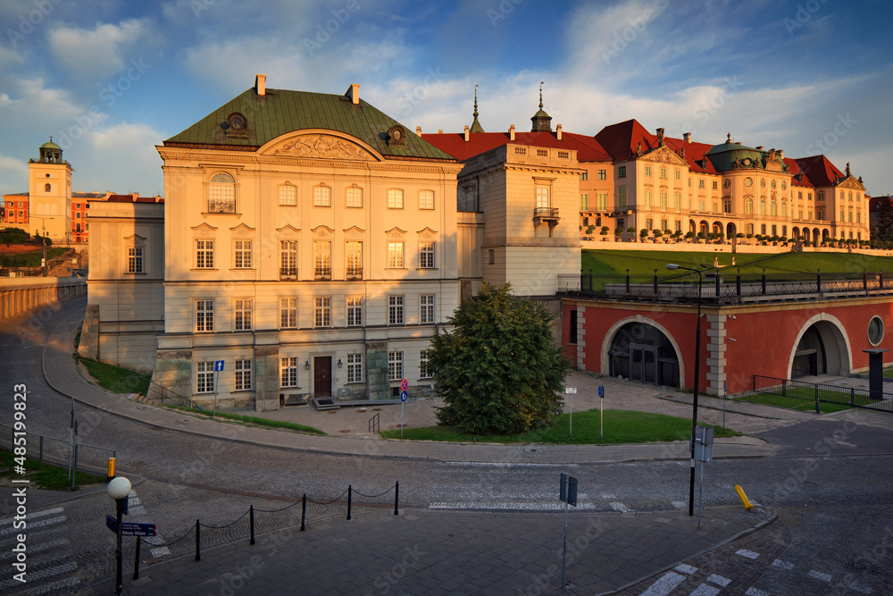 Warszawa, Zamek Królewski w Warszawie, Pałac pod Blachą i Arkady Kubickiego wschód słońca