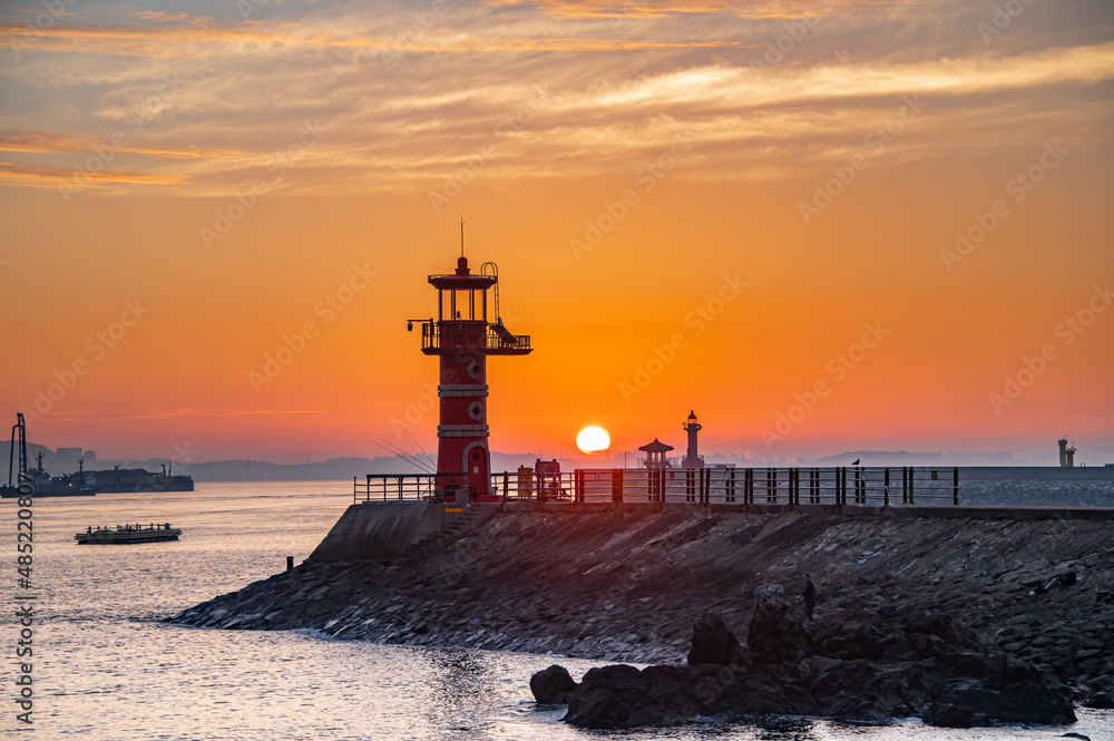 Fototapeta premium Seaside landscape with sunrise and lighthouse 
