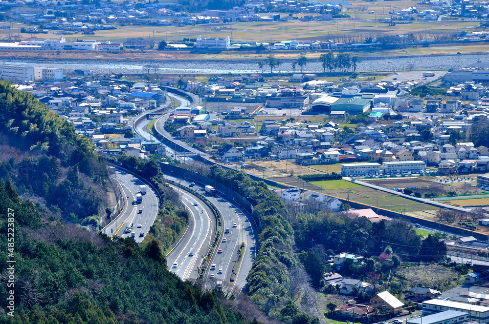 丹沢山地の高松山　東名高速道路と酒匂川を望む
