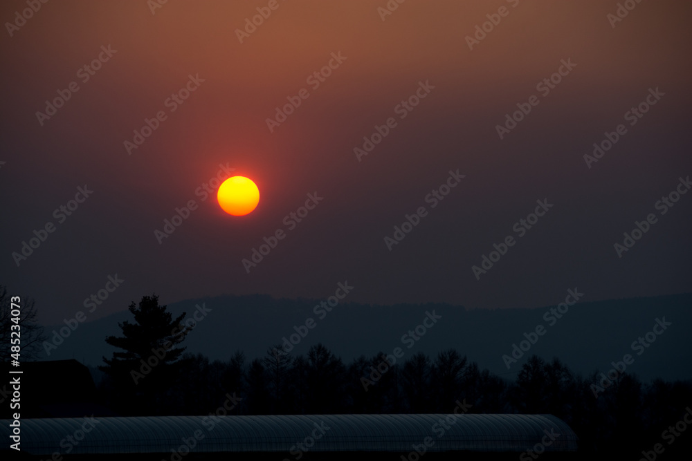 美しい春霞がかかった夕暮れ
美しい春霞がかかった夕暮れ