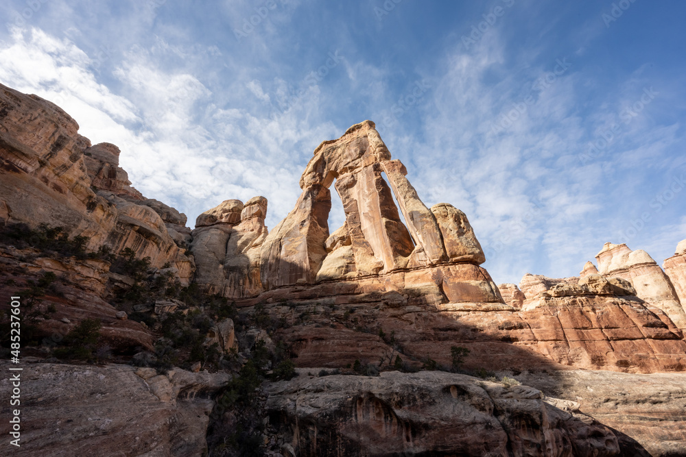 Fototapeta premium Looking Up At Druid Arch With Clouds Over Head