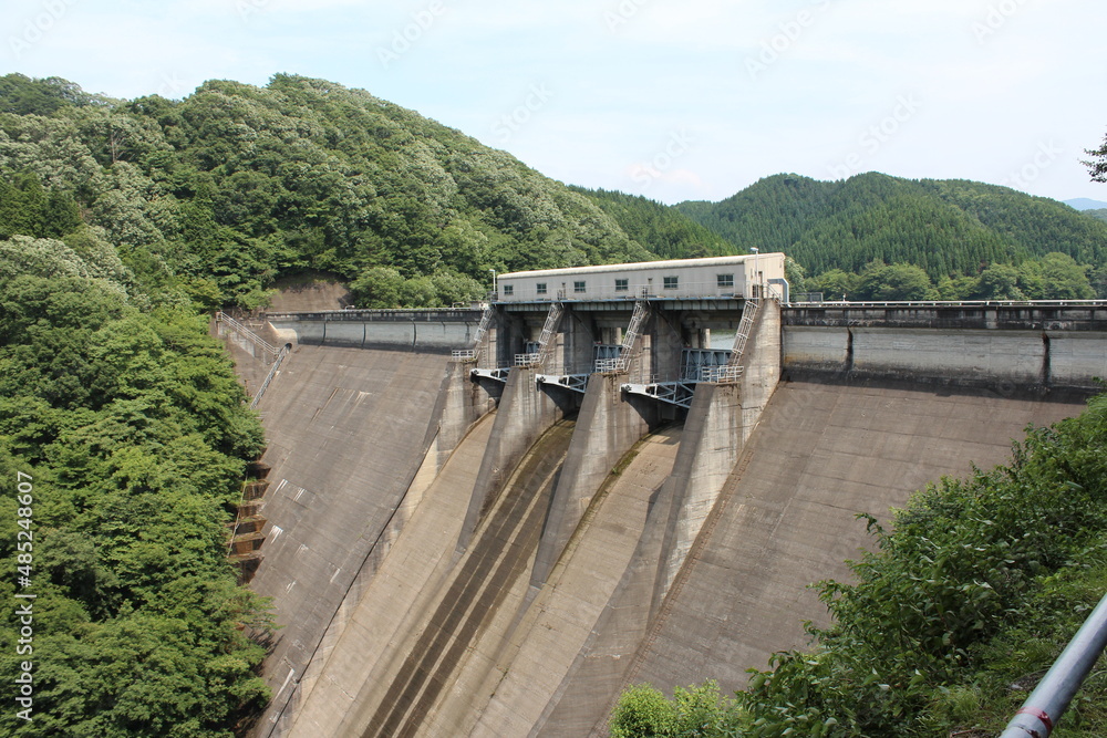日本の来島ダムの写真