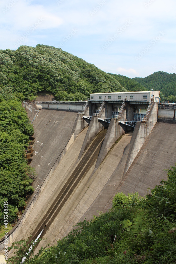 日本の来島ダムの写真