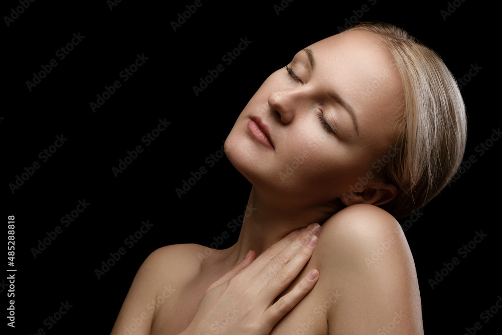 Obraz premium topless woman on black