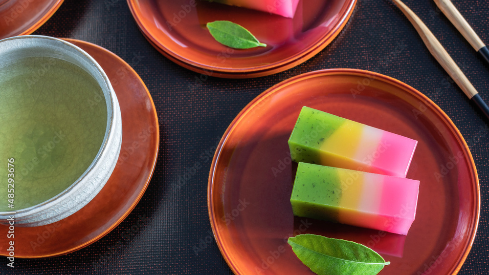 春慶塗りの菓子皿にのった三色羊羹と日本茶 Stock Photo | Adobe Stock