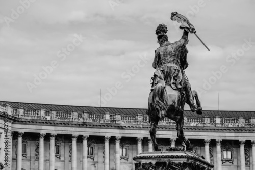 ウィーンの街の銅像（カール大公） photo