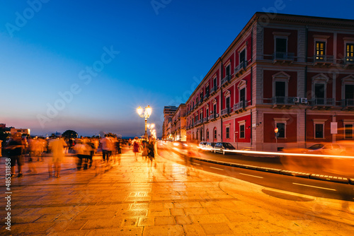 Long night display with people and traffic, Taranto city promenade © Jan Cattaneo