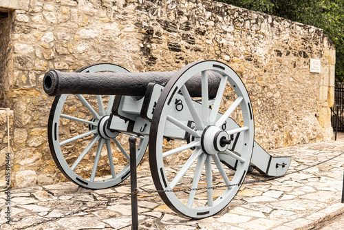 Canvas Print A Cannon against a stone wall on the street in Alamo, San Antonio Texas