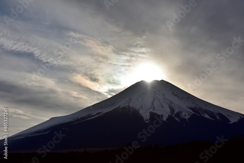 山中湖　花の都公園からのぞむ・ダイヤモンド富士 © papanosuke