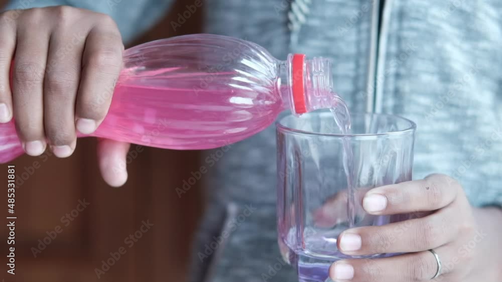 slow motion of pouring soft drinks in a glass slow motion of pouring soft drinks in a glass
