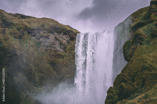 Vista su cascata di Skogafoss, Islanda